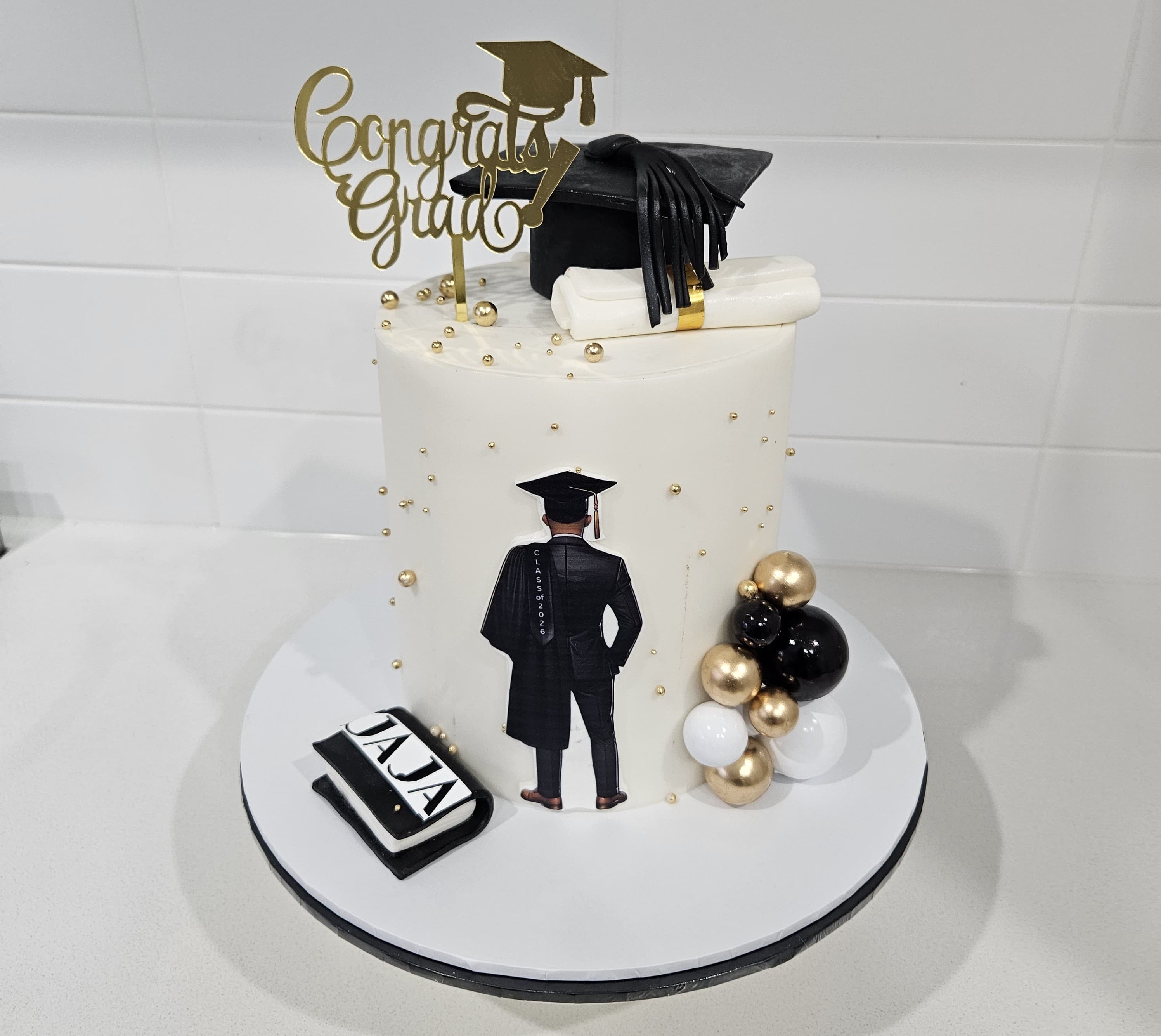 Graduation Custom Cake by Simshine Cakes